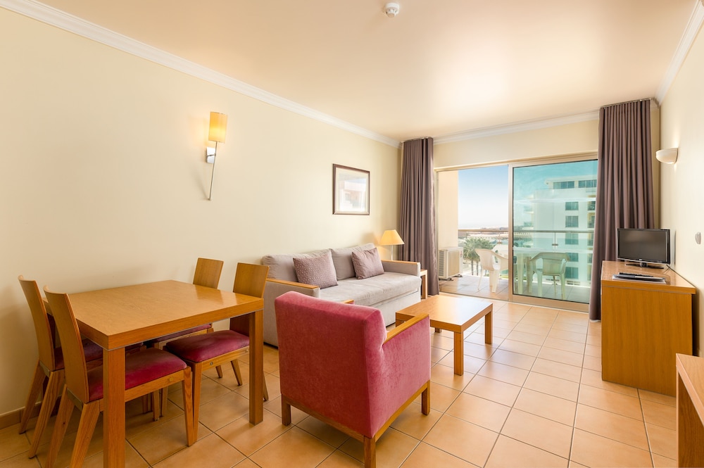 Apartment, 2 Bedrooms, Partial Sea View photo 3