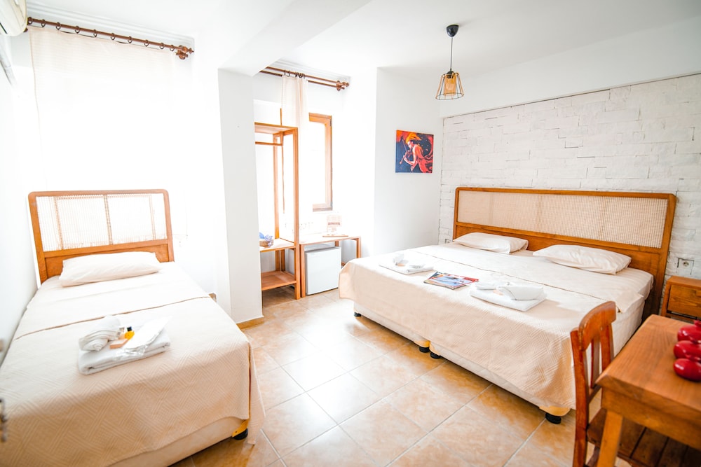 Standard Triple Room, Garden View photo 3