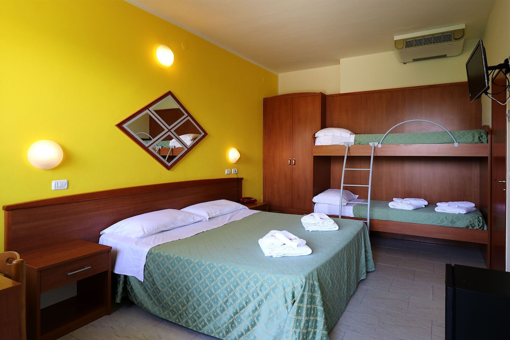 Classic Quadruple Room