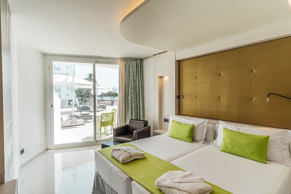 Double Room, Terrace (Elevate Upper Level)