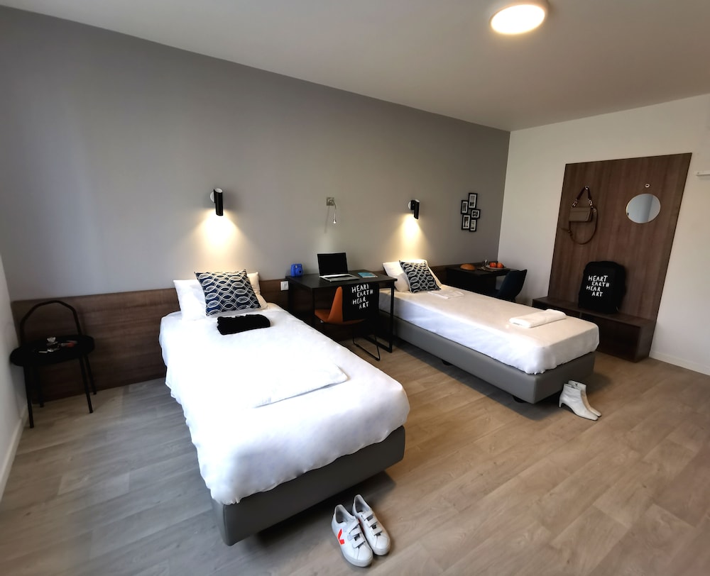 Superior Studio, 2 Twin Beds