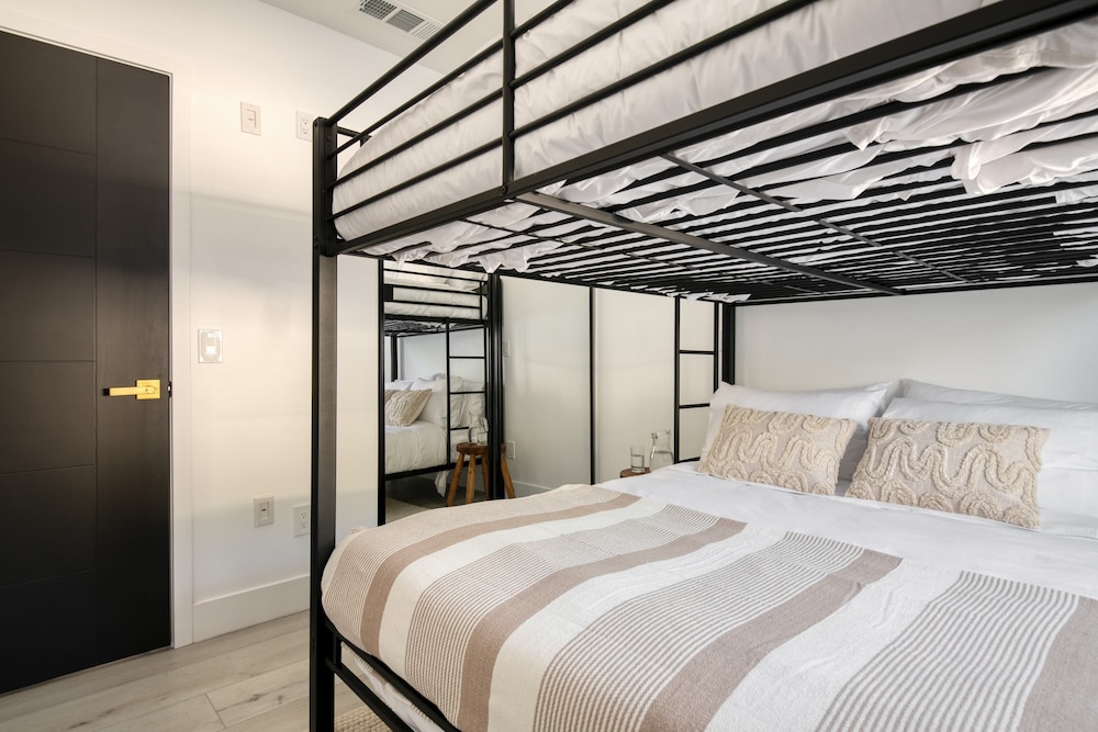 House (4 Bedrooms)