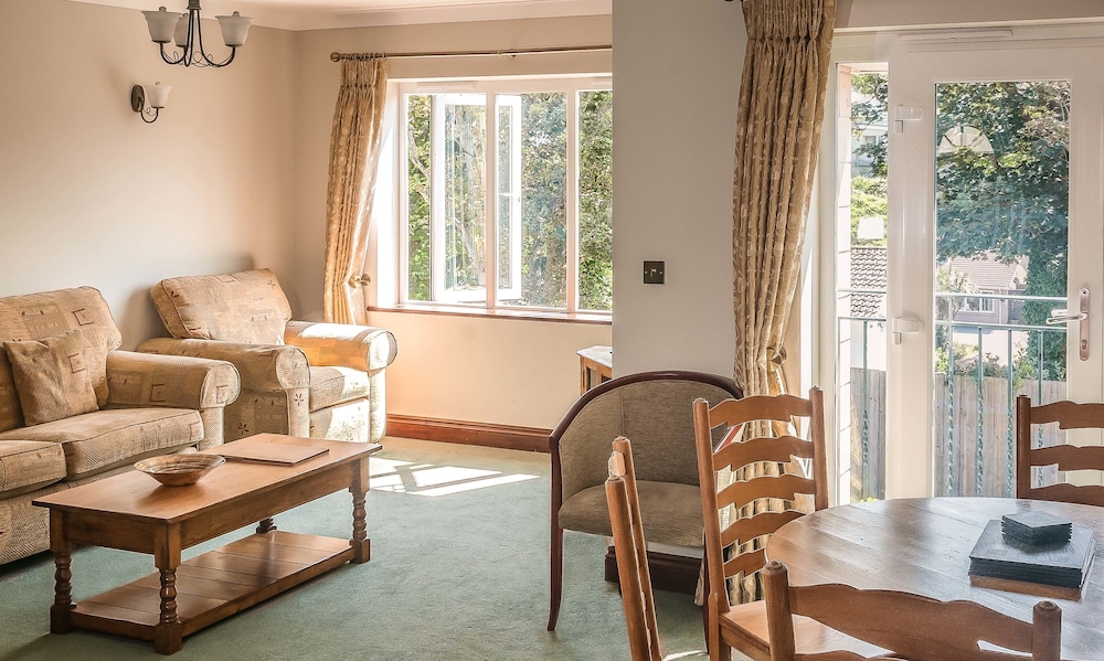 Standard Apartment, 2 Bedrooms, 2 Bathrooms, Pool View photo 3