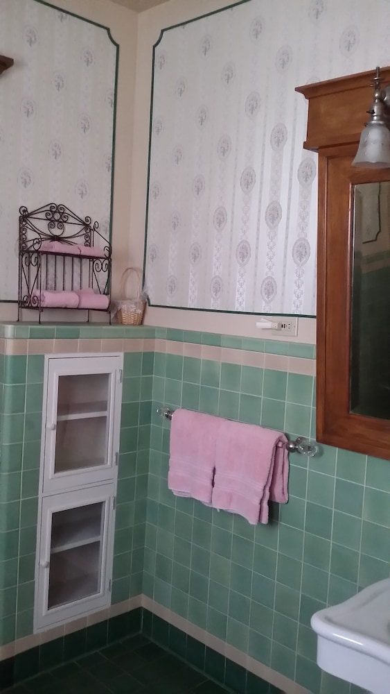 Standard Room, 1 Queen Bed (Tabitha's Quarters) photo 3