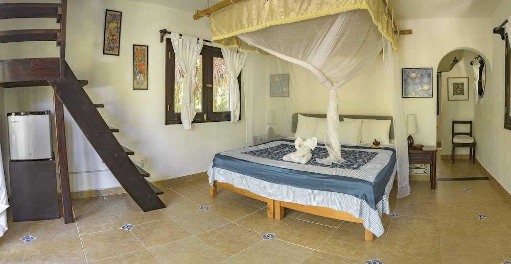 Pajaro Azul Caribbean Bungalow