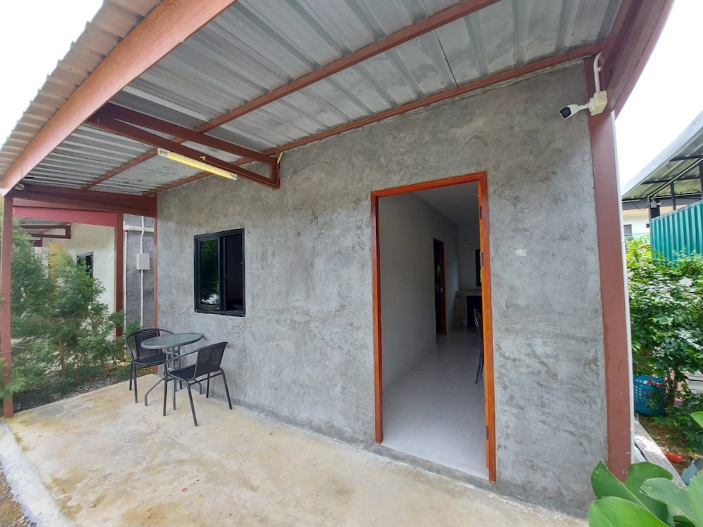 One Bedroom with Kitchen - Photo 7