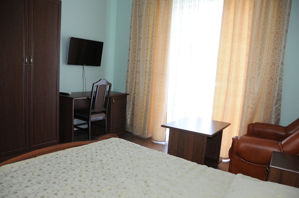 Family Room, Kitchen photo 1