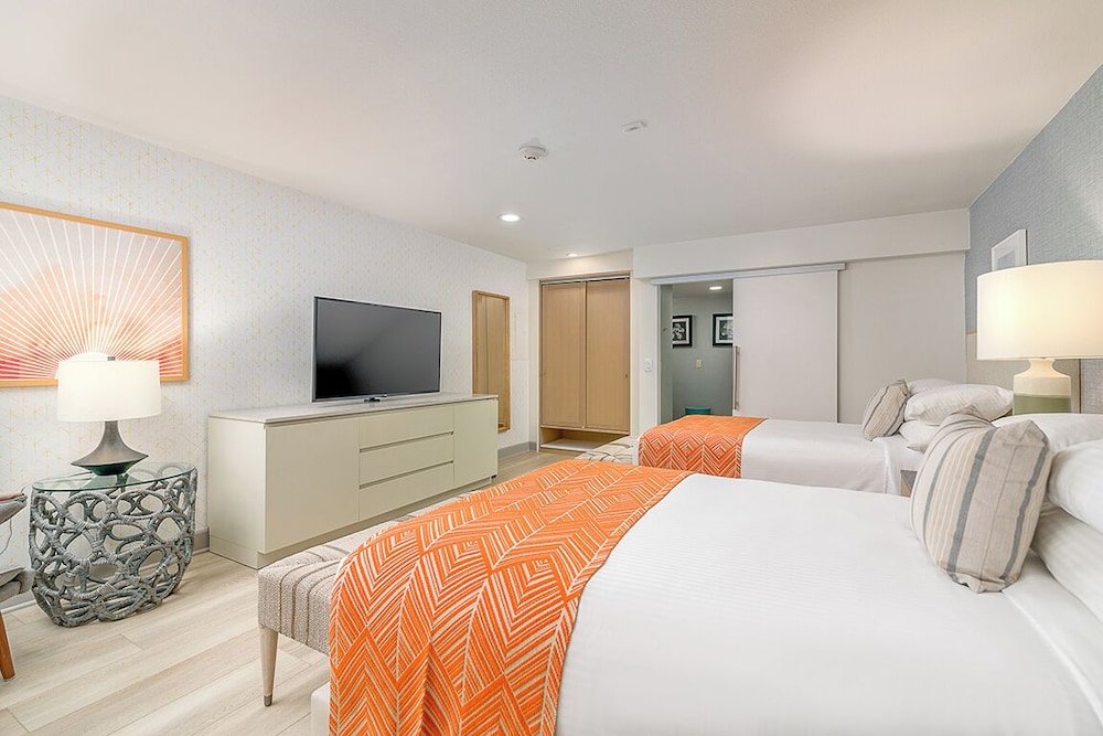 Standard Room, 2 Double Beds, Courtyard View