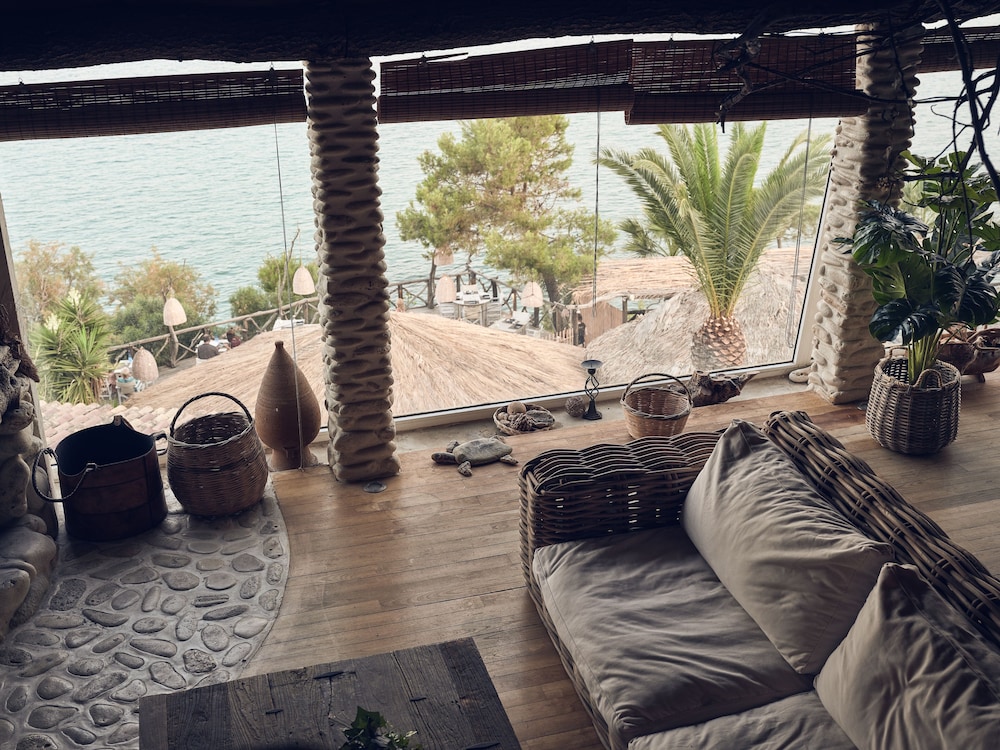 Grand One Bedroom Penthouse with Sea View - Photo 12