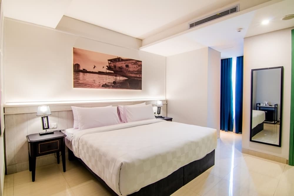 Executive Suite - Photo 4