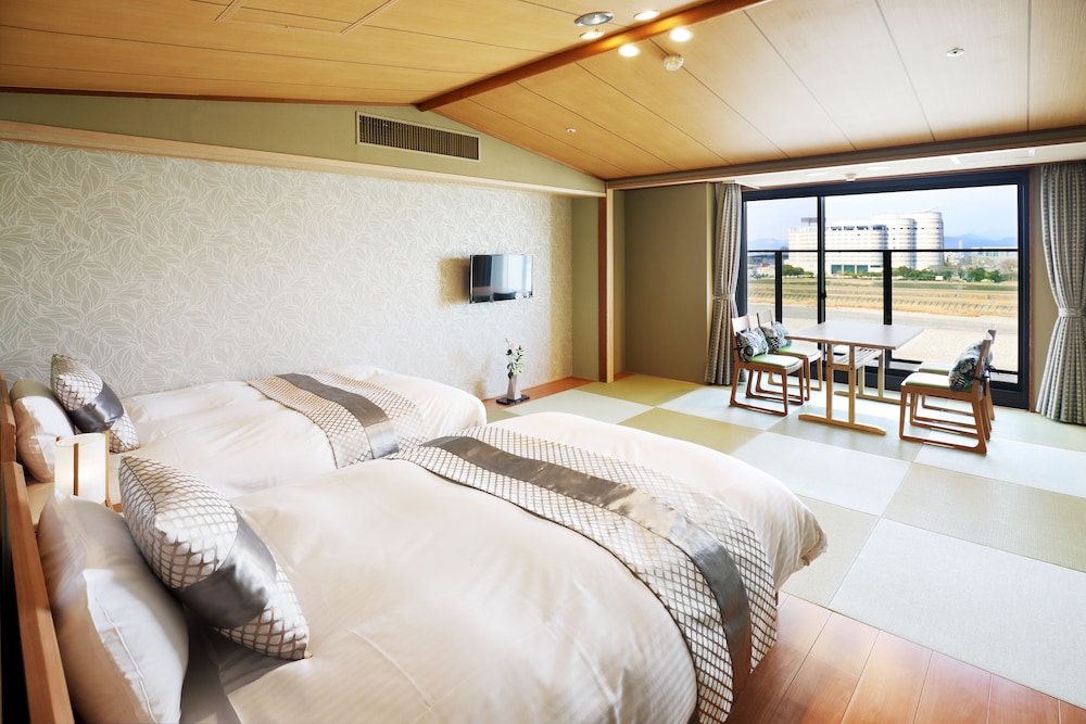 Single Use Japanese Style Room with Beds, Futon and Open-air Bath, River View, Non Smoking