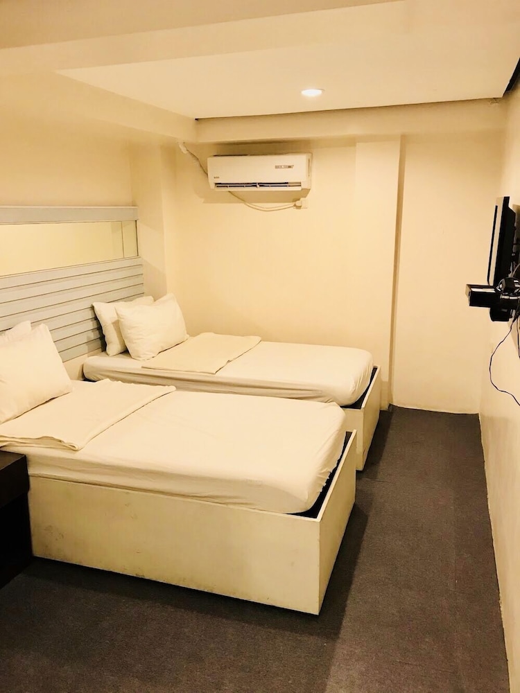Premium Twin Room photo 2