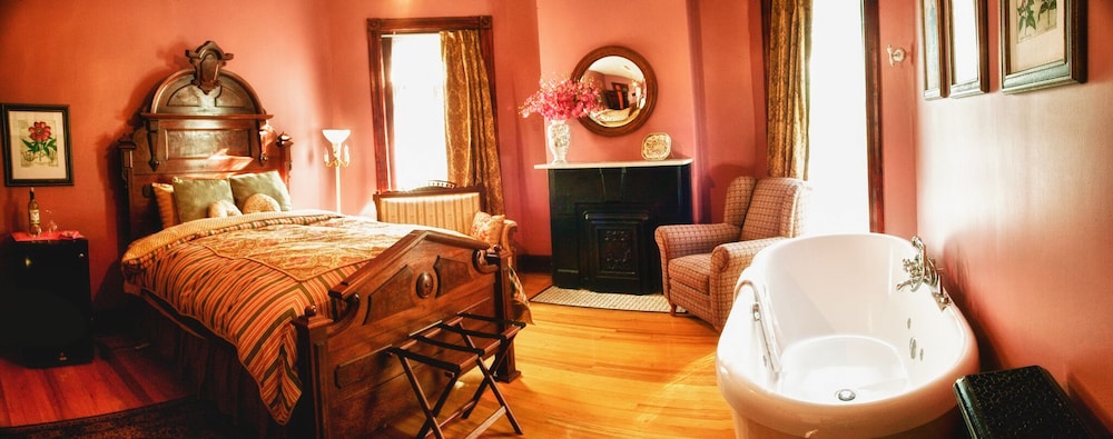 Standard Double Room, Ensuite (Single Queen Water Spa)