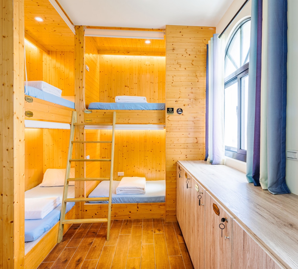 Comfort Shared Dormitory, Men only