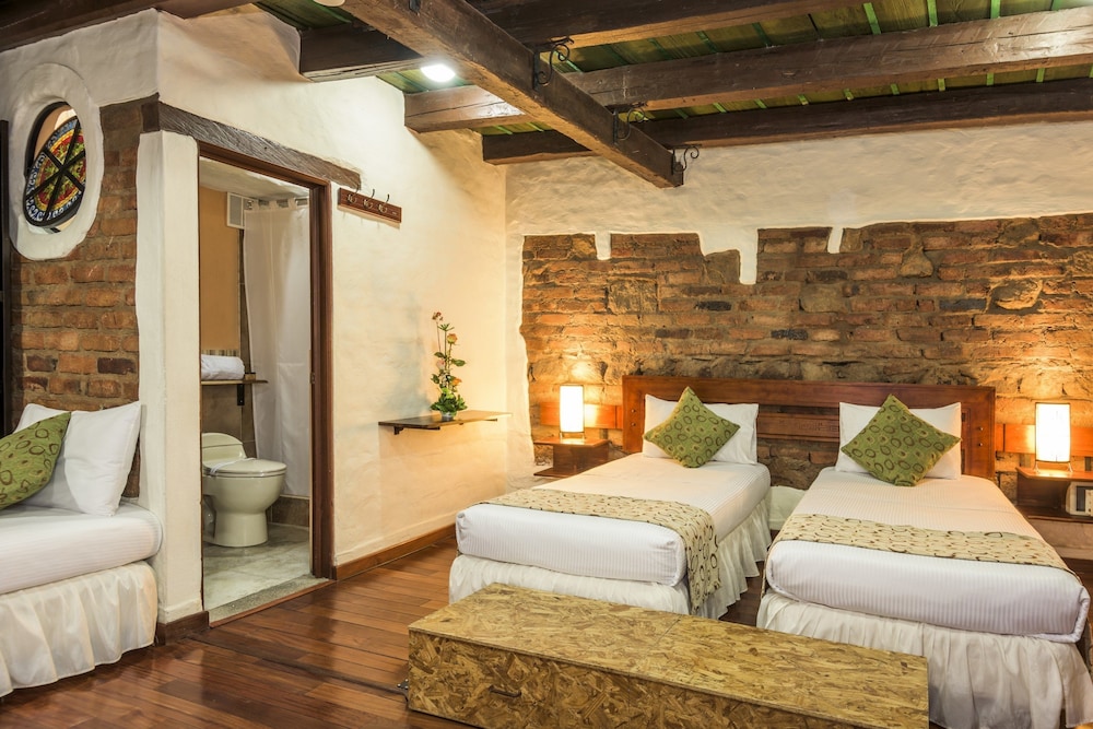 Family Quadruple Room - Photo 5
