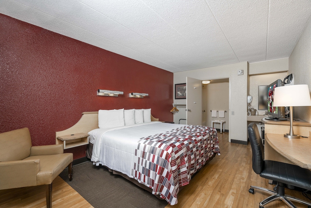 Superior Room, 1 King Bed, Accessible, Non Smoking (Roll-In Shower) - Photo 1