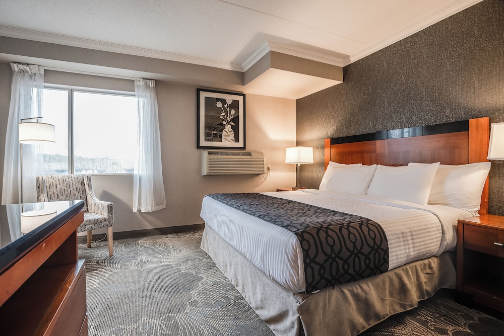 King Suite with Sofa Bed photo 2