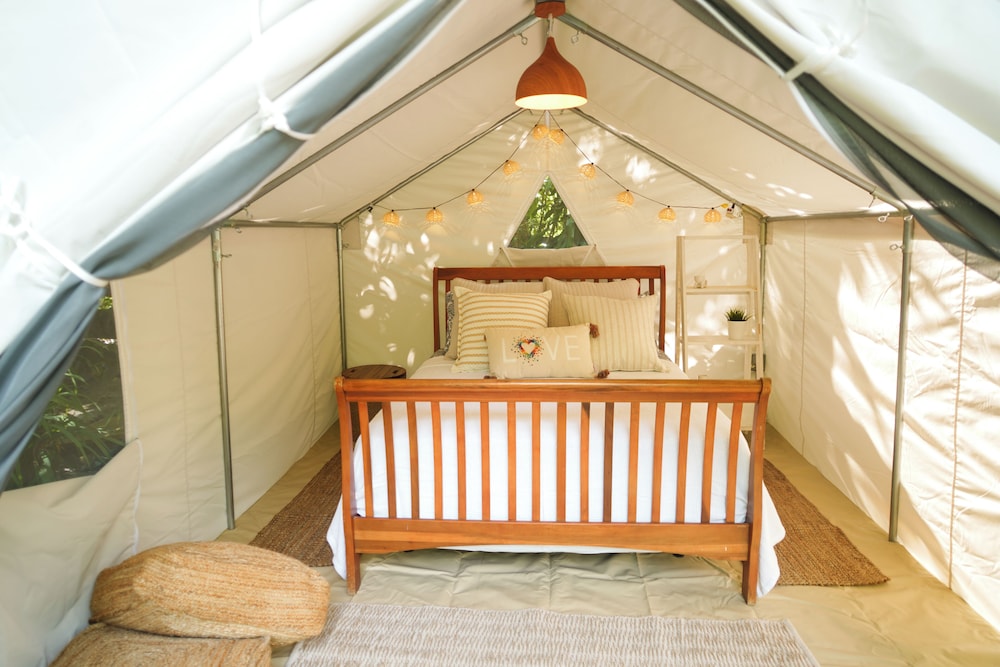 Exclusive Tent, River View