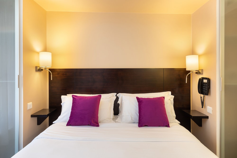 Classic Double Room, 1 Queen Bed - Photo 3