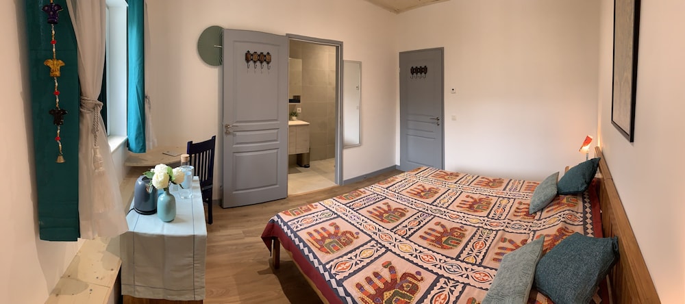 Double or Twin Room, Mountain View photo 3