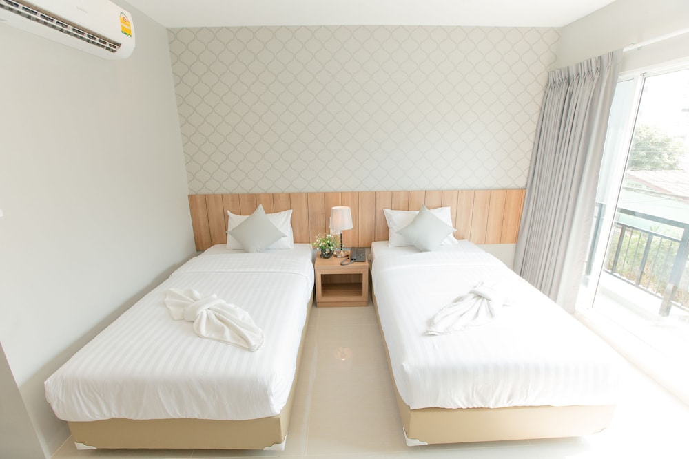 Deluxe Twin Room photo 3