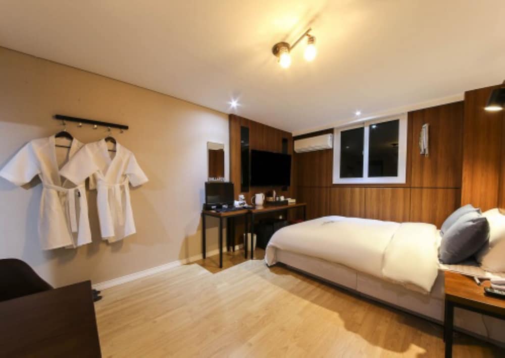Deluxe Room (Business) - Photo 10