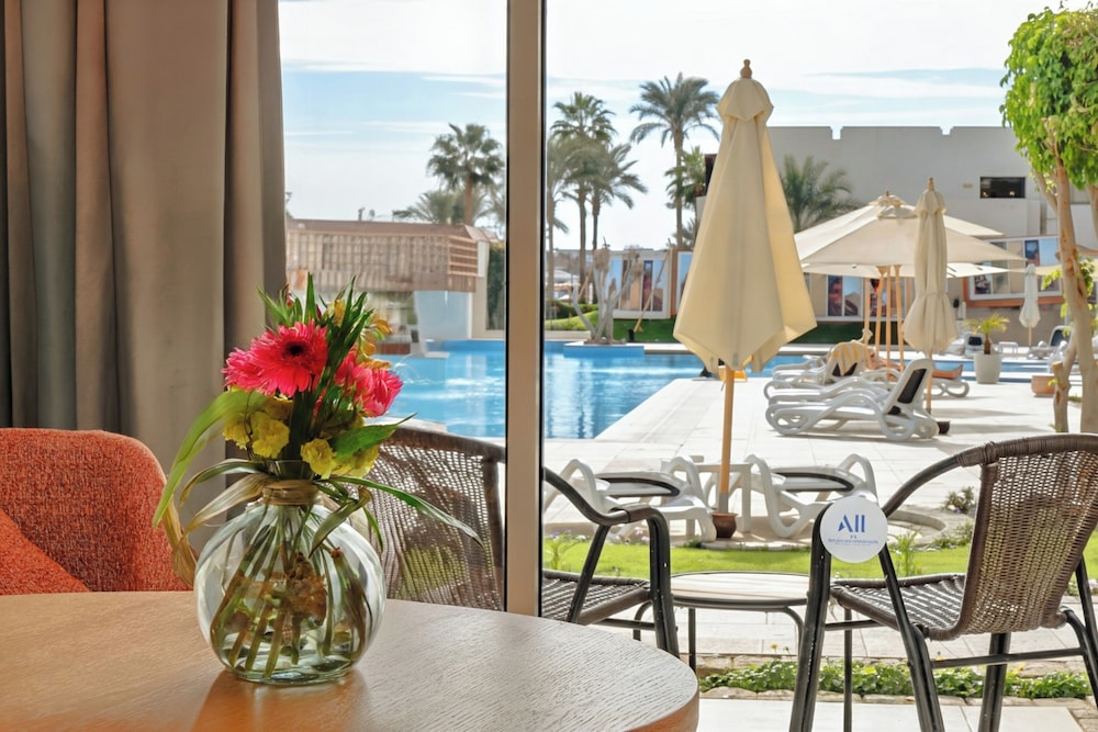 Superior Room, 2 Twin Beds, Pool View (Beach side) - Photo 3