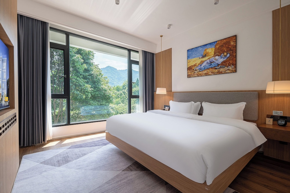 Premier Double Room, Hill View