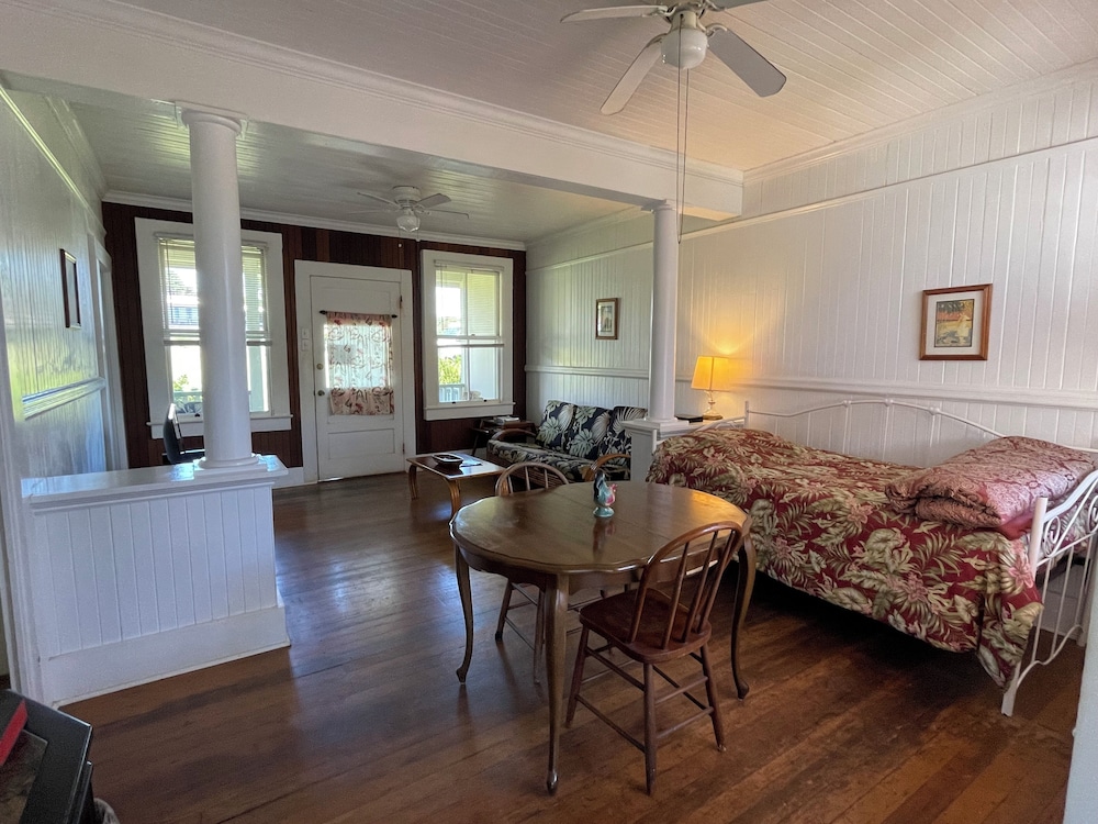 Traditional Cottage, 2 Bedrooms, Kitchen photo 2