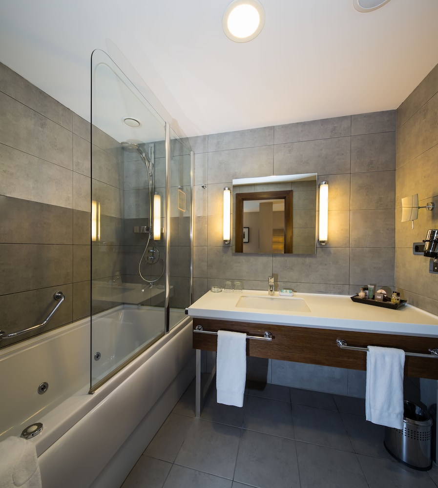 Suite, 1 Double Bed, Corner thumbnail 6