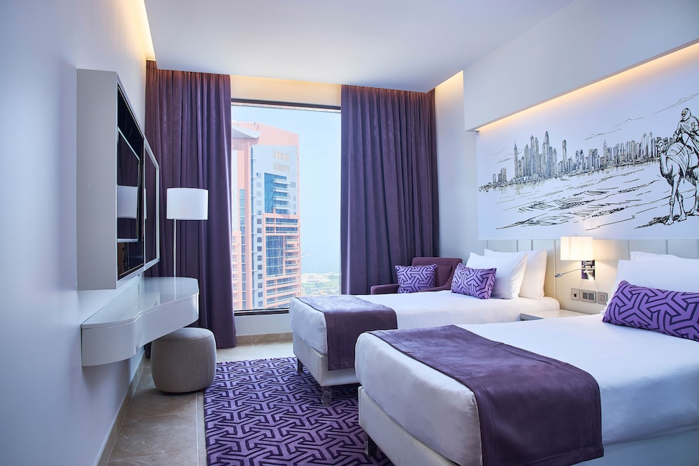 One-Bedroom Suite City View King / Twin Bed with Free Shuttle Beach Transfer, Next to Metro Station photo 1