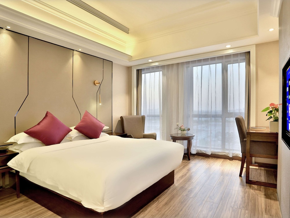 Standard Room, 1 King Bed
