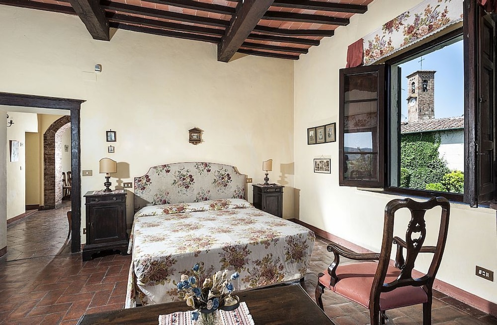 Villa photo 2