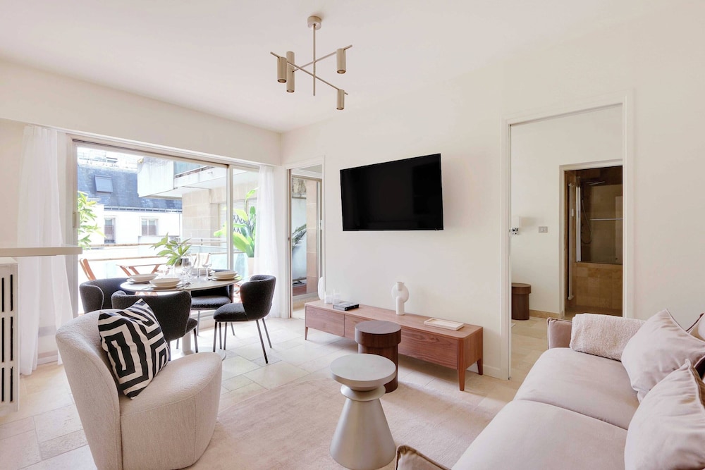 Apartment photo 1