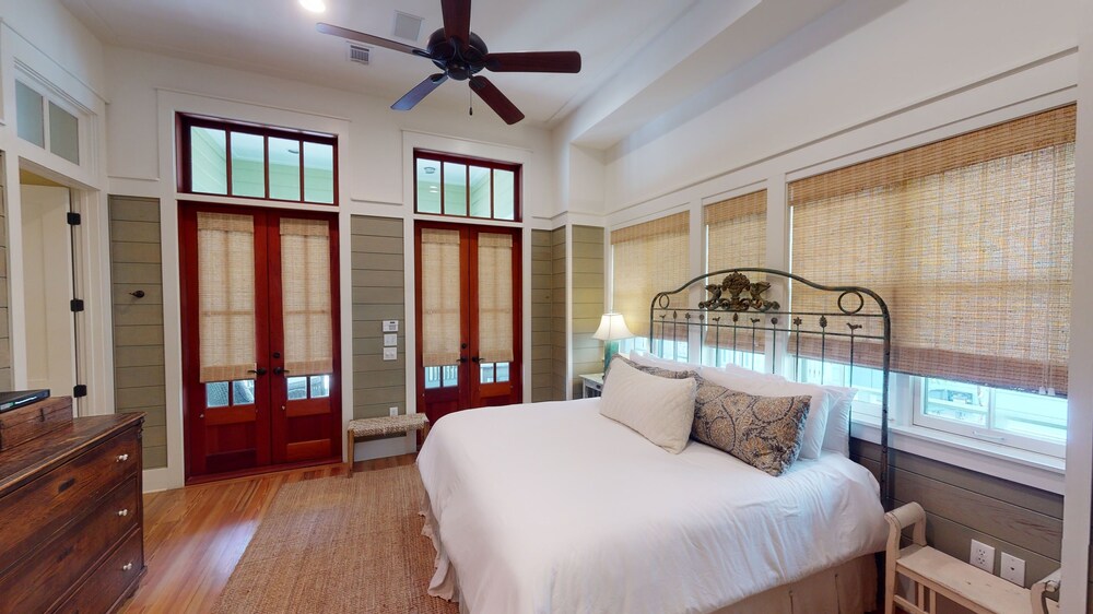 House, 6 Bedrooms