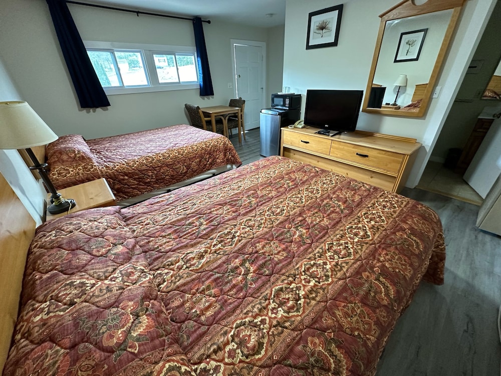 Standard Room, 2 Queen Beds, Non Smoking photo 3