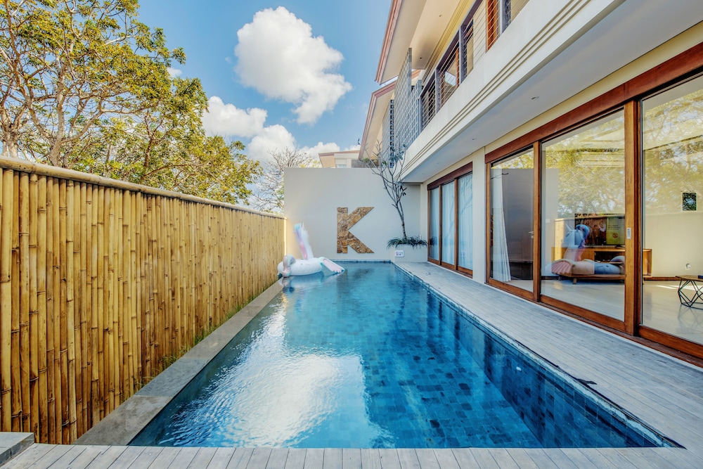 Three Bedroom Luxury Pool Villa with Ocean View