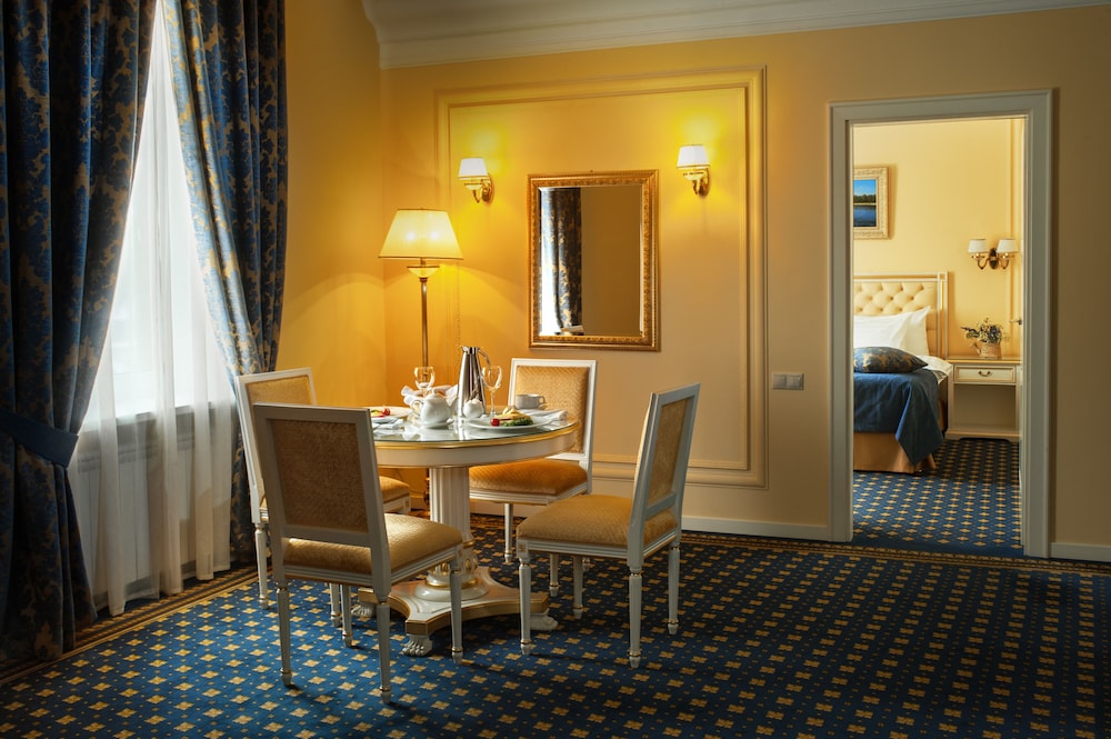 Luxury Suite