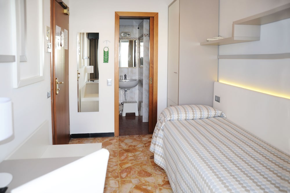 Quadruple Room, 1 Bedroom - Photo 8