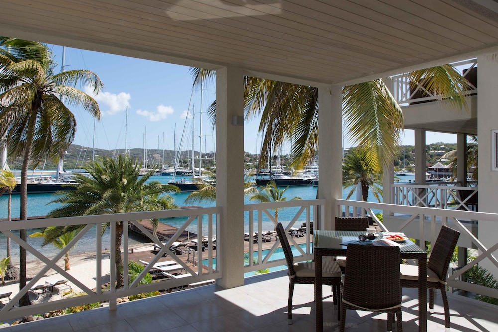 Deluxe Suite, 1 Bedroom, Balcony, Marina View photo 3