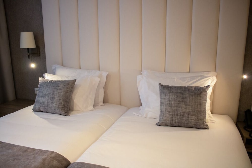 Club Privilige Twin Room - Photo 1
