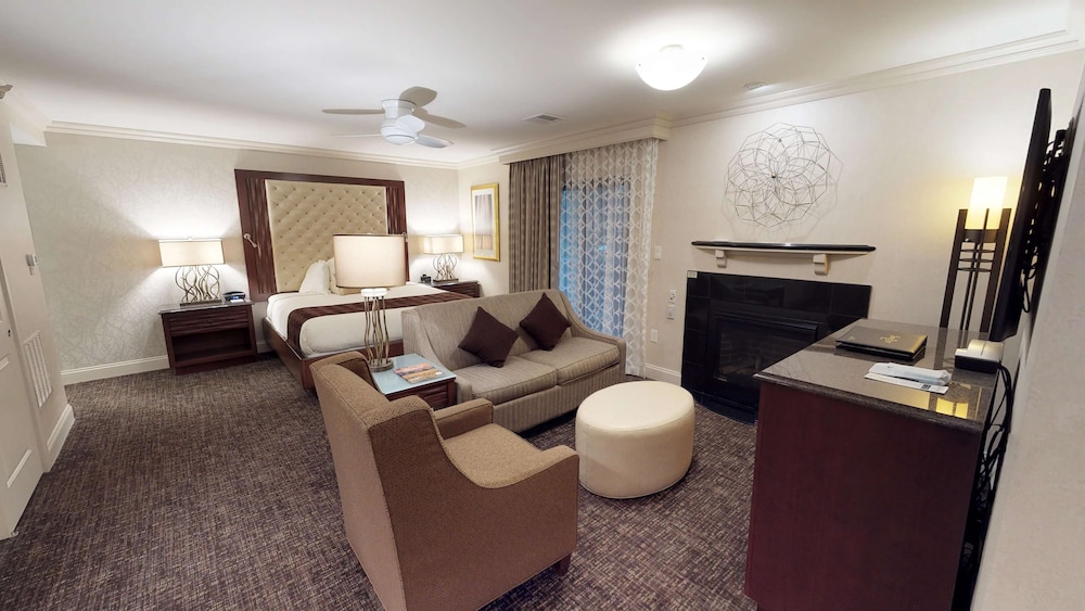 Suite, 1 King Bed, Non Smoking, Fireplace (Bunk beds) - Photo 2