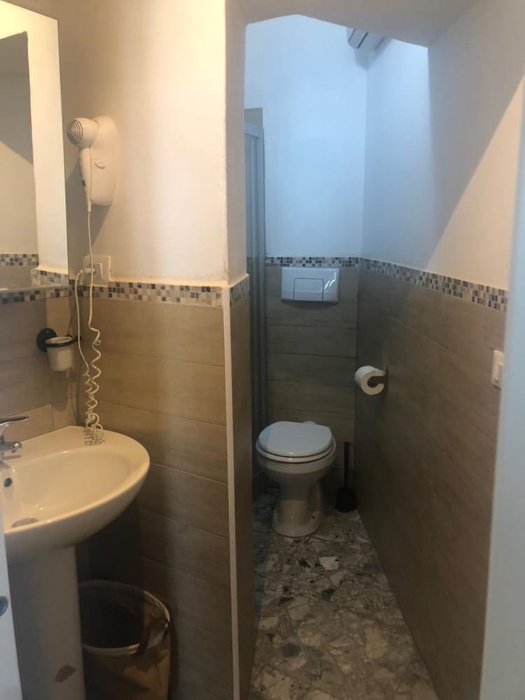 Panoramic Double Room, 1 Queen Bed, Sea View, Overwater photo 3