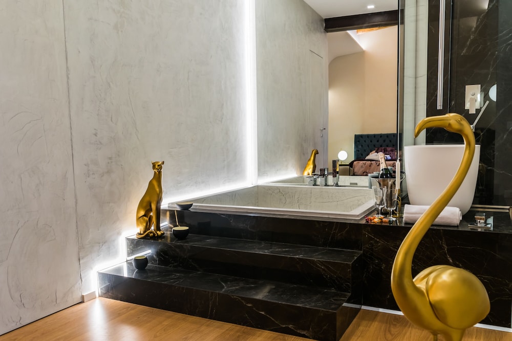 Superior Suite - Photo 10