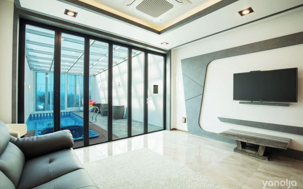 Room (LUXURY101)