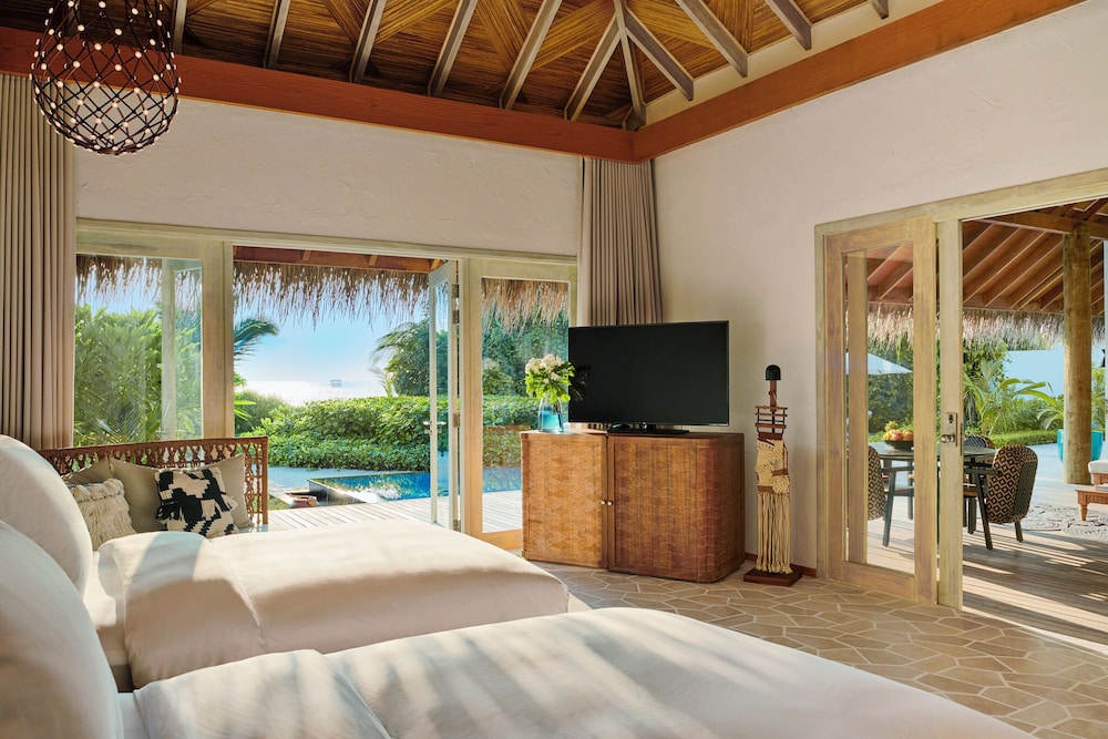 Three Bedroom Sunset Beach Villa with Private Pool