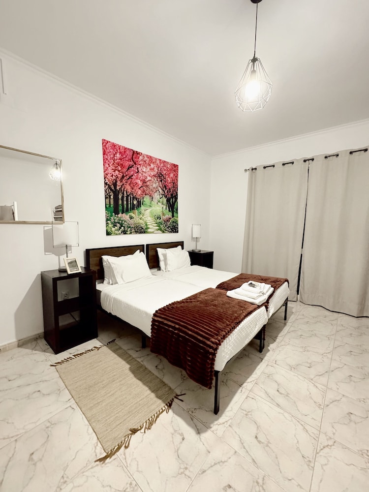 Economy Suite, Shared Bathroom (5)