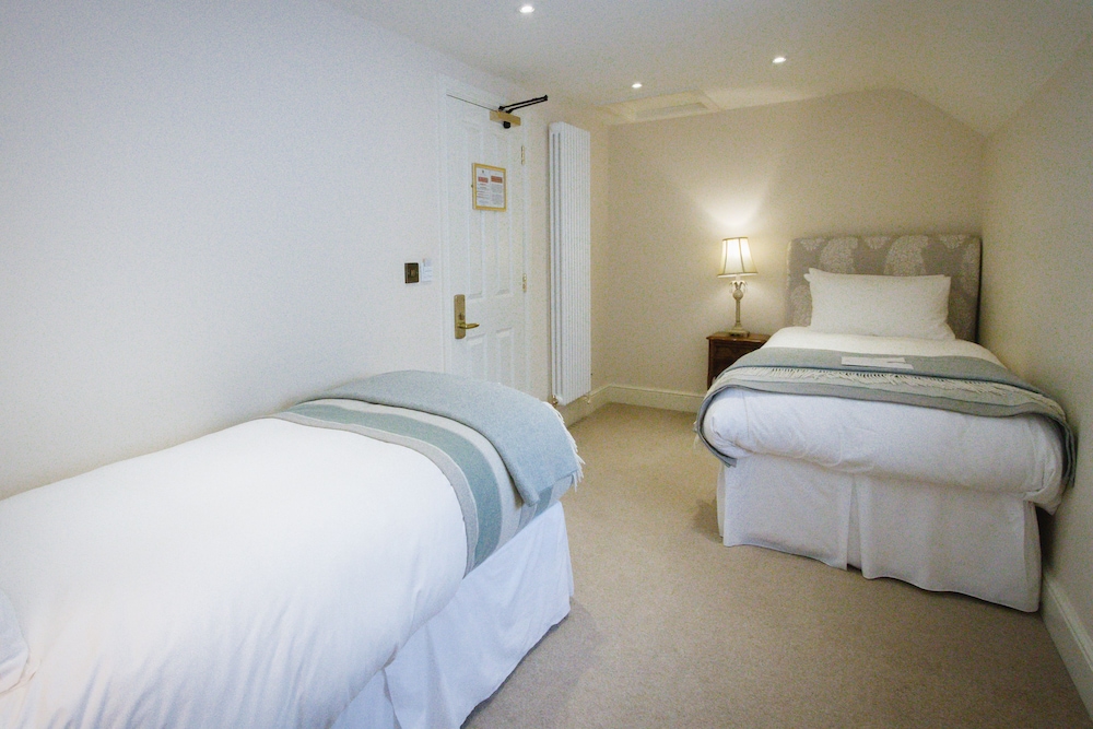 Classic Twin Room, 2 Twin Beds photo 2