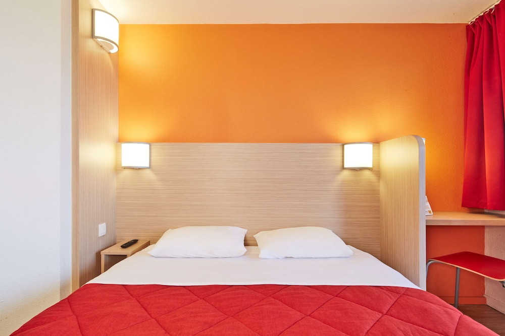 Standard Room, 3 Twin Beds photo 3