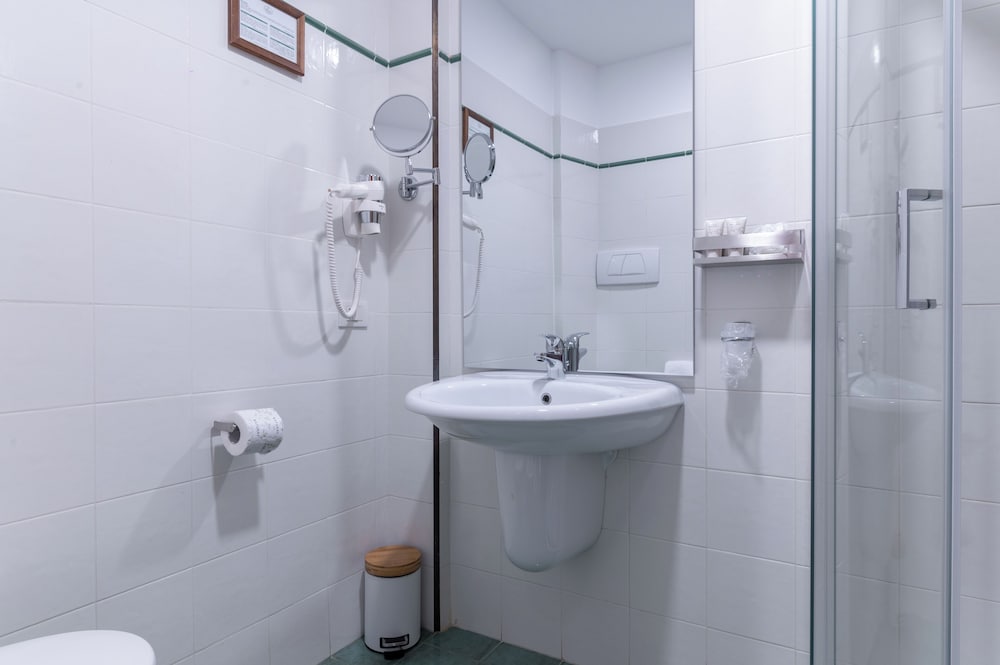 Superior Double or Twin Room - Photo 4